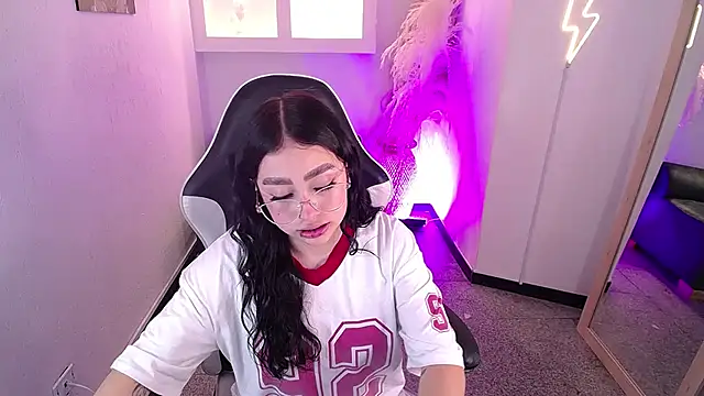 vallolett online show from February 4, 8:01 pm