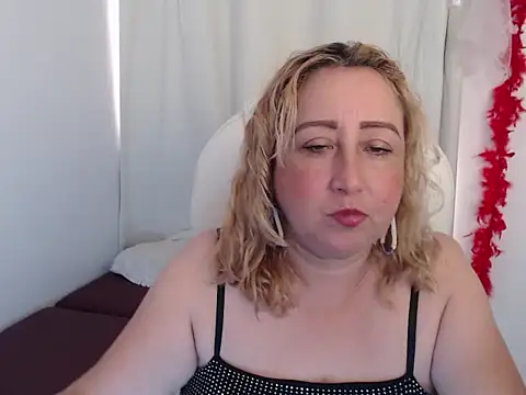 Perla 2026 online show from December 3, 8:33 pm