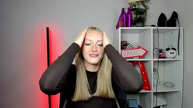 EvelynBlond online show from May 20, 12:46 pm