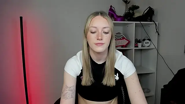 EvelynBlond online show from March 24, 1:38 pm