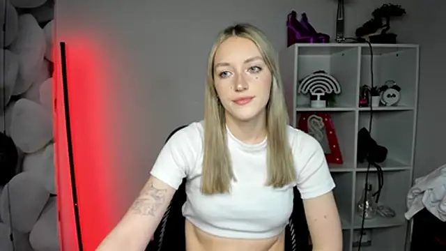 EvelynBlond online show from February 13, 1:57 pm