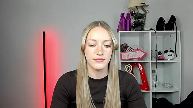 EvelynBlond online show from May 14, 12:55 pm
