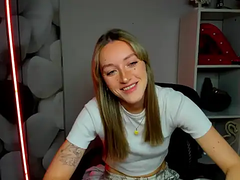 EvelynBlond online show from December 2, 1:46 pm