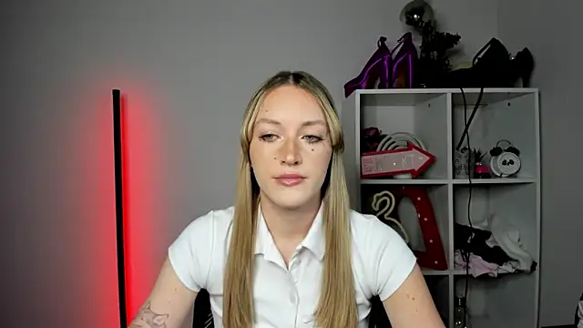 EvelynBlond online show from May 6, 12:42 pm