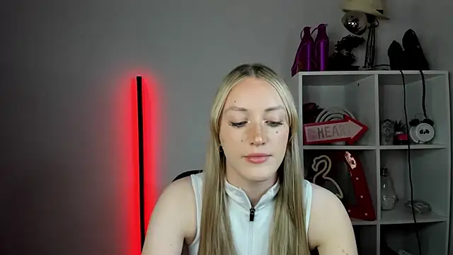 EvelynBlond online show from May 26, 12:37 pm