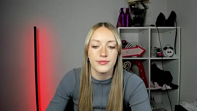 EvelynBlond online show from May 11, 4:37 pm