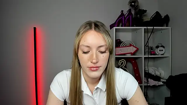EvelynBlond online show from April 30, 5:40 pm