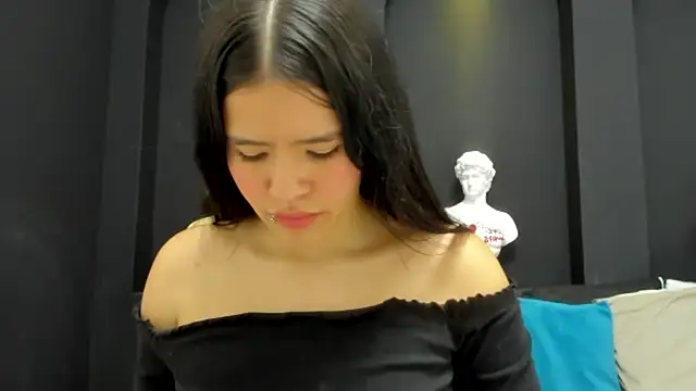 emilyrousee01 online show from April 1, 7:00 pm