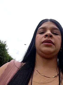 Layla-daring online show from May 26, 5:45 pm