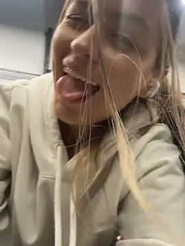 Little  Danni1 online show from May 17, 5:39 am