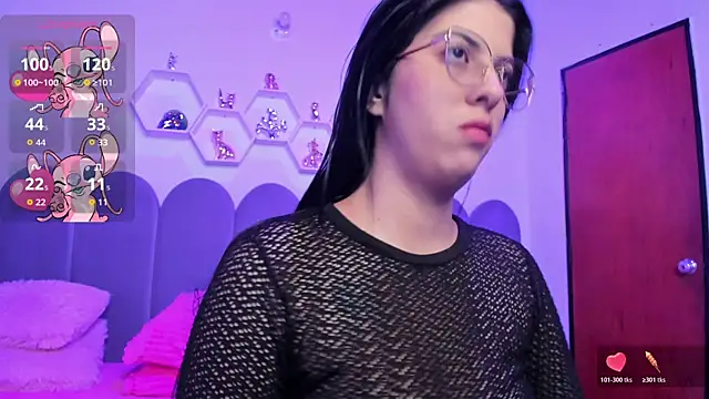 lunagomez24 online show from December 14, 2:50 am