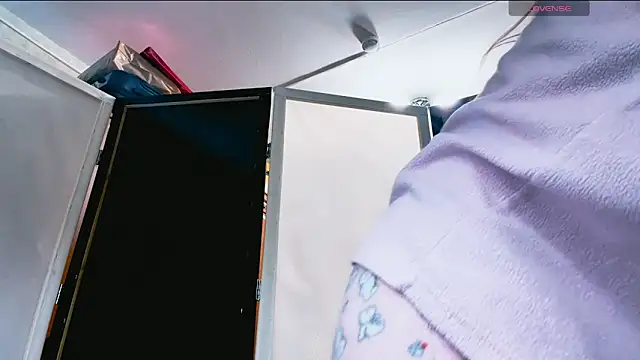 LouettaTornese online show from December 4, 3:13 pm