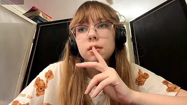 LouettaTornese online show from December 18, 3:06 pm