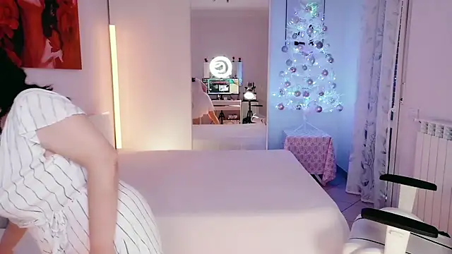 FlirtyFox  online show from December 18, 10:20 am