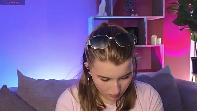 ImiMonroe online show from May 22, 4:21 am