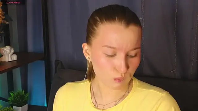 ImiMonroe online show from May 3, 5:44 am