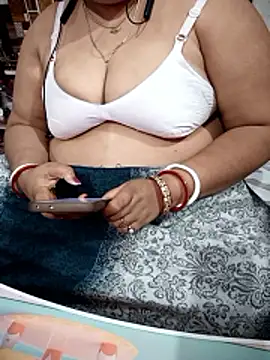 RiyaHotty21 online show from January 5, 7:06 pm