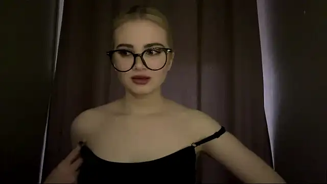 KarissaBoisse online show from December 21, 1:37 pm