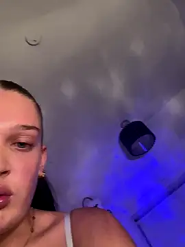 Kerysmae online show from December 3, 9:28 pm