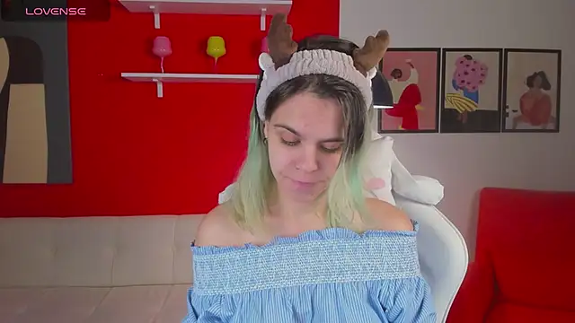 LiraBelle online show from December 4, 3:09 am