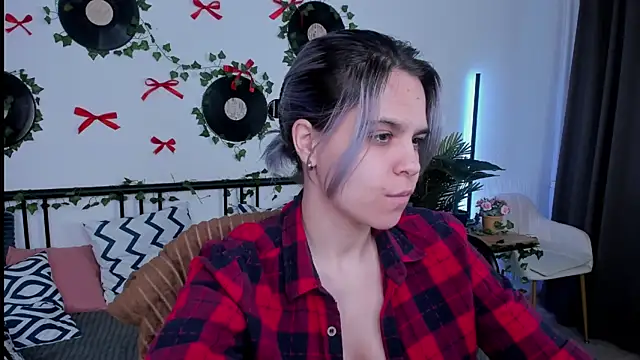 LiraBelle online show from May 8, 3:21 am