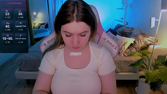 lovelyy julia online show from April 21, 8:21 am