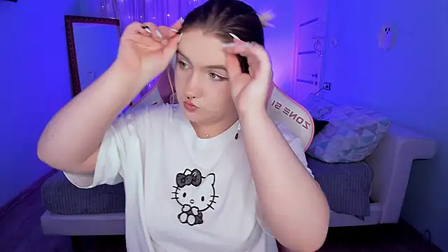 lovelyy julia online show from December 2, 8:27 am