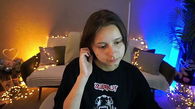 TinyNatalie online show from May 18, 4:18 am