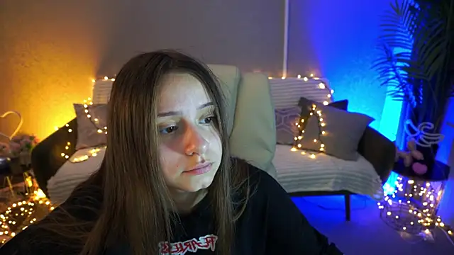 TinyNatalie online show from May 17, 9:25 pm