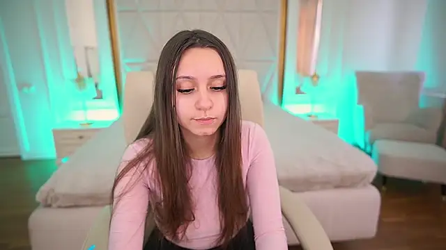 TinyNatalie online show from March 26, 1:35 pm