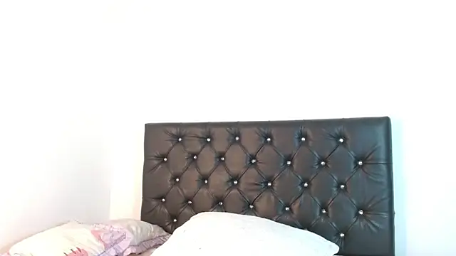 Ameliejoness  online show from May 14, 9:20 pm