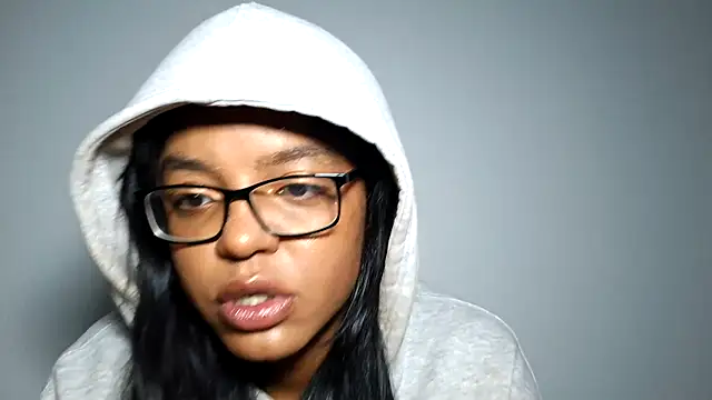 xoeewinters online show from December 5, 12:50 pm