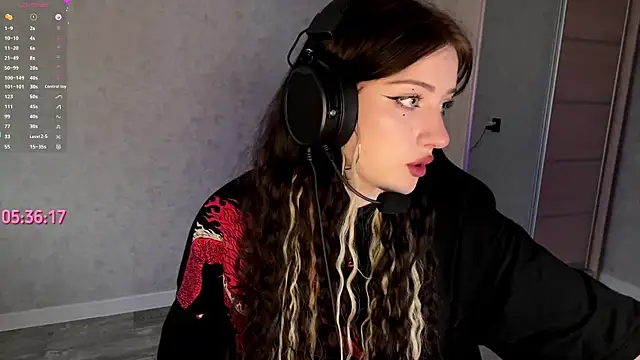 Meowluly online show from April 7, 9:28 pm