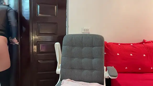 naugtysweetmargo69 online show from May 13, 1:33 am