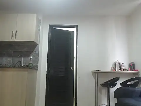 MelanieOficial online show from December 18, 7:18 pm