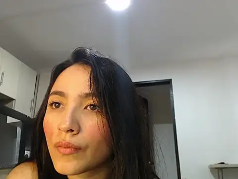 MelanieOficial online show from December 17, 7:18 pm