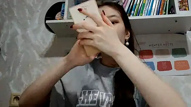 MollyTiger online show from January 7, 2:42 pm