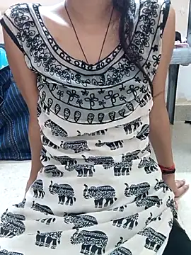 Cute Saanvi7 online show from April 27, 7:33 pm