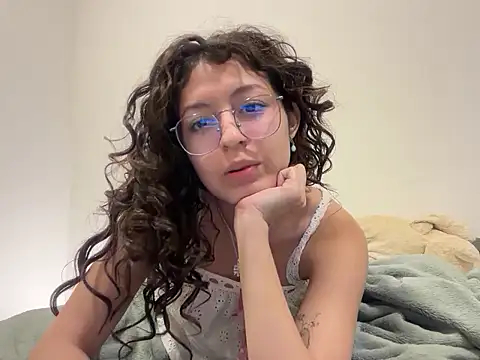 Alicatcua  online show from May 20, 2:08 am