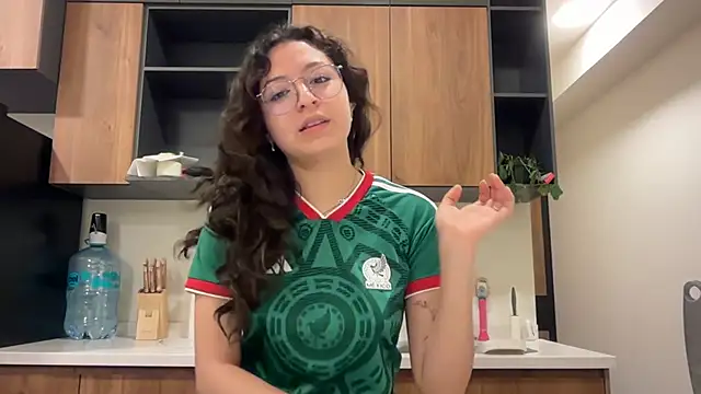 Alicatcua  online show from July 2, 2:11 am