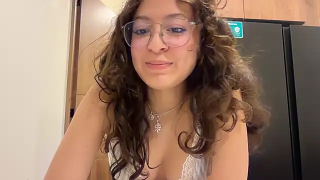 Alicatcua  online show from July 4, 3:24 am