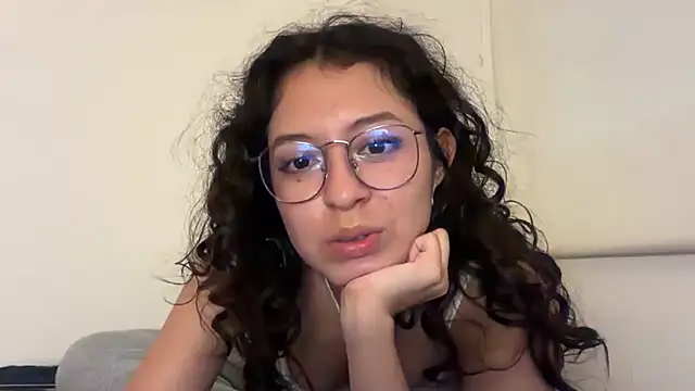 Alicatcua  online show from May 12, 2:20 am
