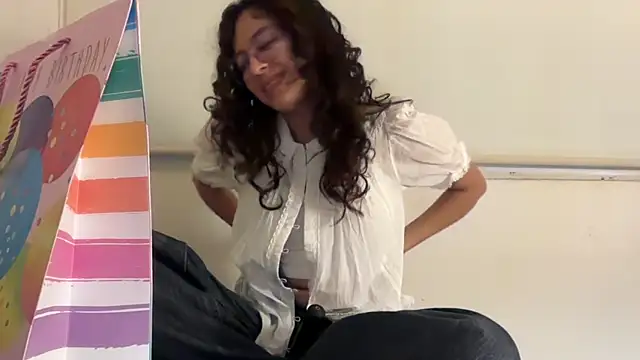 Alicatcua  online show from May 14, 3:34 am