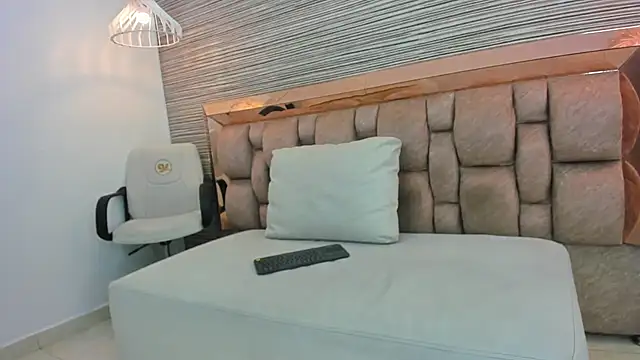 claire bonny online show from December 16, 8:15 pm