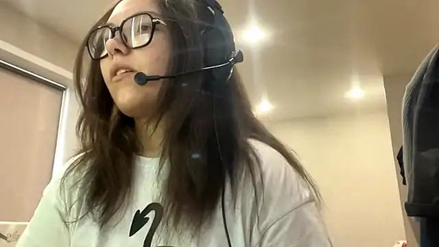 KerriMcbreen online show from December 1, 4:05 am