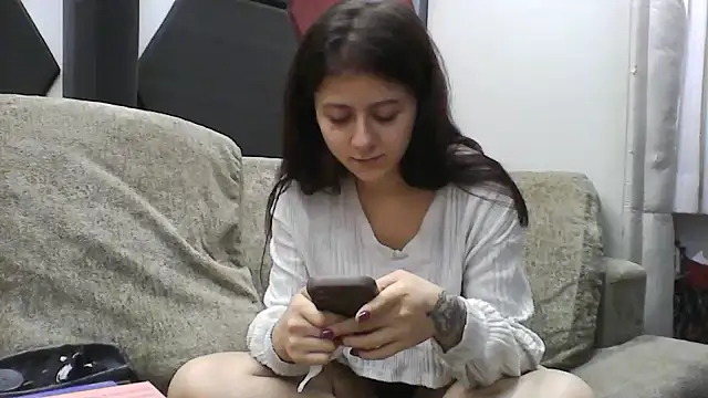 GabriellaManhas online show from February 9, 10:56 pm