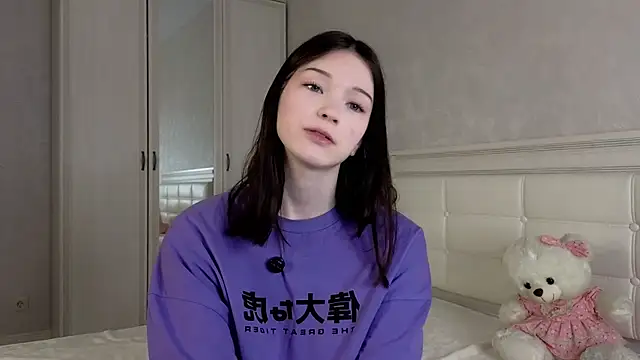 YvonneShames online show from December 19, 12:30 pm