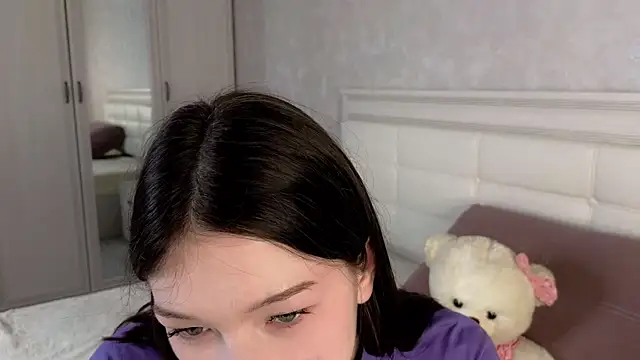 YvonneShames online show from December 20, 12:31 pm