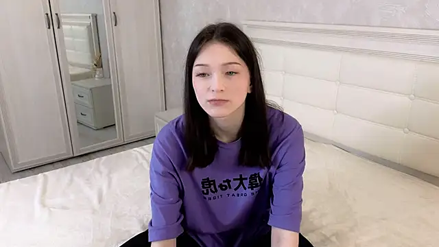 YvonneShames online show from December 15, 12:10 pm