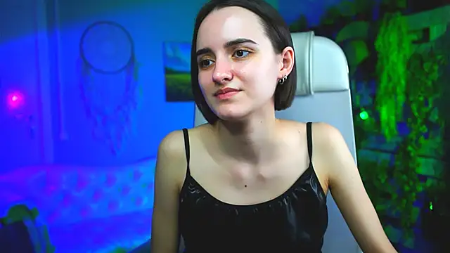 KateWillows online show from March 23, 8:42 am